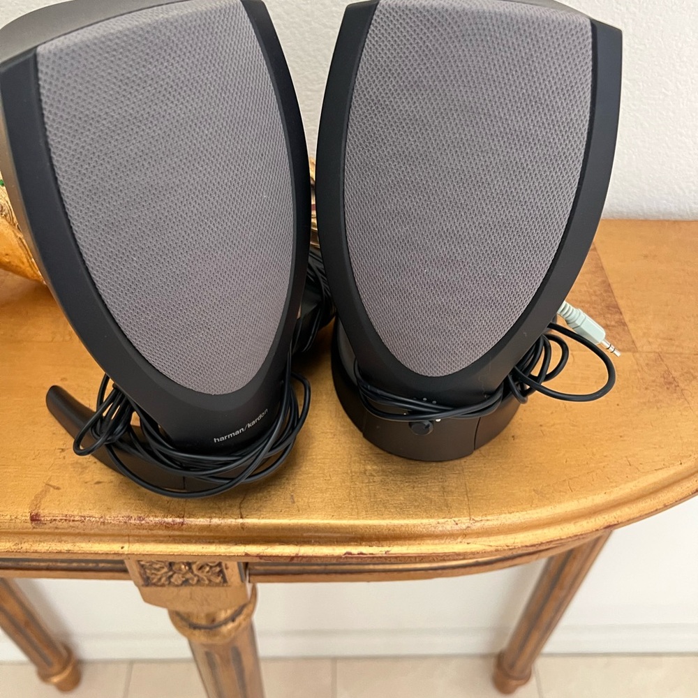 H arman Kardon Model HK206 Black Desktop Computer Speakers/Speaker Pair/Set